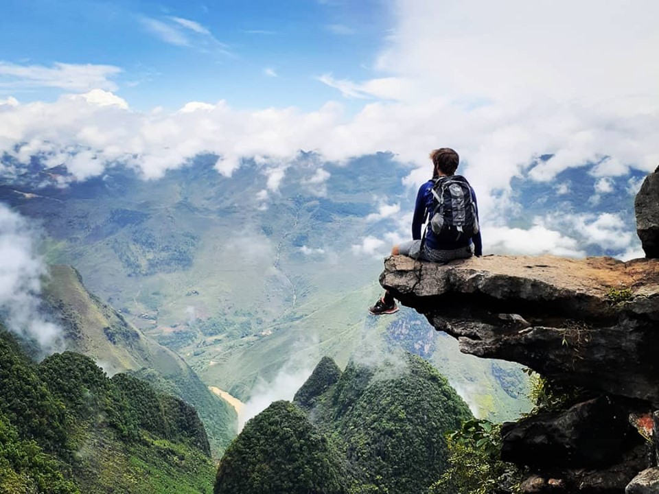 an another of Trolltunga in Dong Van, Ha Giang