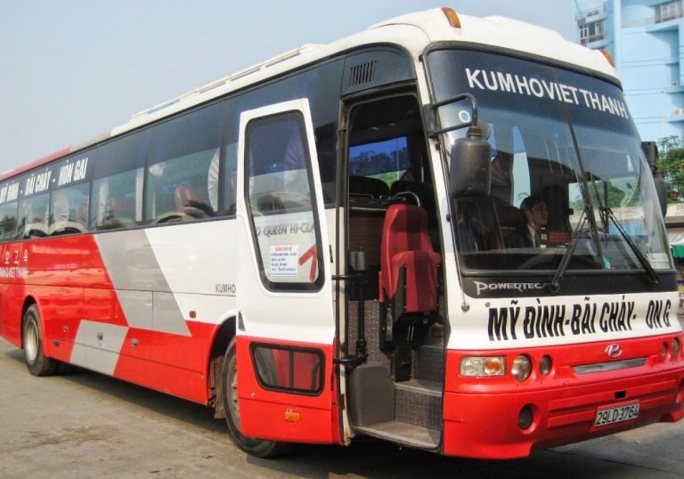 Kumho Viet Thanh bus goes to Ha Long